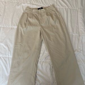 Hollister Ultra High-Rise Livvy Wide-Leg Pants Cream Large